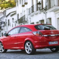 Автомобиль Opel Astra GTC 3D купе