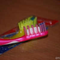 Зубная щетка Colgate Отбеливающая мягкая
