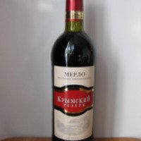 Вино столовое красное полусладкое Крымский винный завод "Мерло"