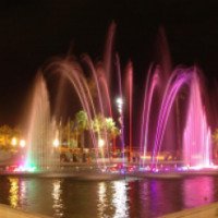 Цветомузыкальный фонтан в Салоу (Испания, Салоу)