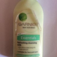 Очищающее освежающее молочко Garnier с маслами и экстрактами фруктов