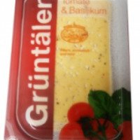 Сыр Gruntaler с томатом и базиликом