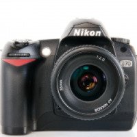 Цифровой зеркальный фотоаппарат Nikon D70