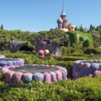 Лабиринт "Алиса в стране чудес" в парке развлечений Диснейленд (Франция, Париж)