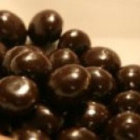 Шоколадные конфеты Елисеевский "Вишня в белом шоколаде"
