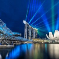 Лазерное шоу фонтанов "Wonder Full" около отеля Marina Bay Sands (Сингапур)
