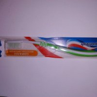 Зубная щетка Aquafresh Clean & Flex