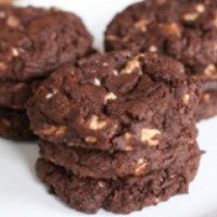 Печенье сдобное Брянконфи "Кукисы шоколадные с орехами"