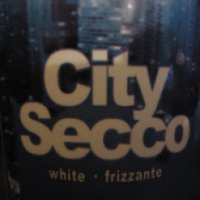 Вино белое полуигристое сухое City Secco