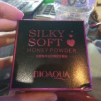 Рассыпчатая пудра для лица Bioaqua silky soft honey powder