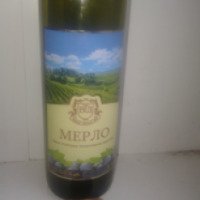 Вино столовое полусладкое красное Винный торговый дом "Мерло"