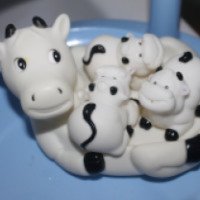 Набор ПВХ-игрушек для ванной Happy Baby "Семья коровок"