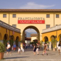 Шопинг FranciaCorta Outlet Village (Италия, Ломбардия)