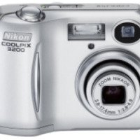 Цифровой фотоаппарат Nikon Coolpix 3200