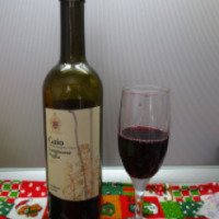 Красное полусладкое вино "Gaio"