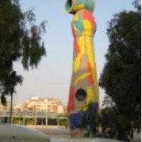 Скульптура "Женщина и птица" 