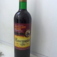 Вино полусладкое красное Монастырская изба традиционное