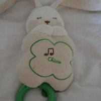 Подвесная музыкальная игрушка Chicco "Зайчик"