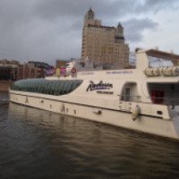 Круиз по Москве-реке на яхте Radisson Royal 