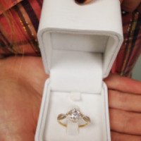 Золотое кольцо c кристалами swarovski Sokolov