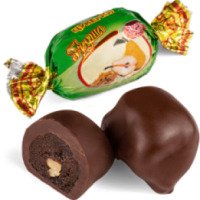 Конфеты Skava "Груша грецким орехом в шоколаде"