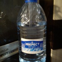 Вода питьевая негазированная Уральские источники "Эверест"