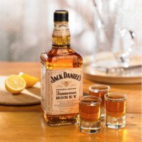 Медовый ликер Jack Daniel's Honey с виски