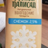 Продукт кисломолочный "Снежок" 2,5 % "Резной палисад"