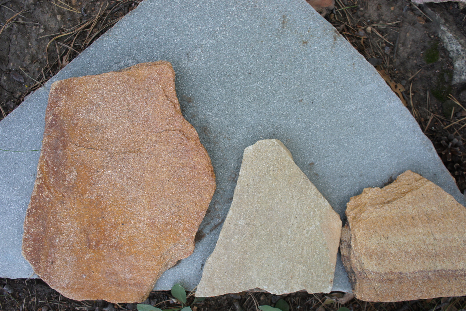 Природный камень 7 камней. Плитняк златолит. Природный камень плитняк златолит. Камень златолит Карабаш.
