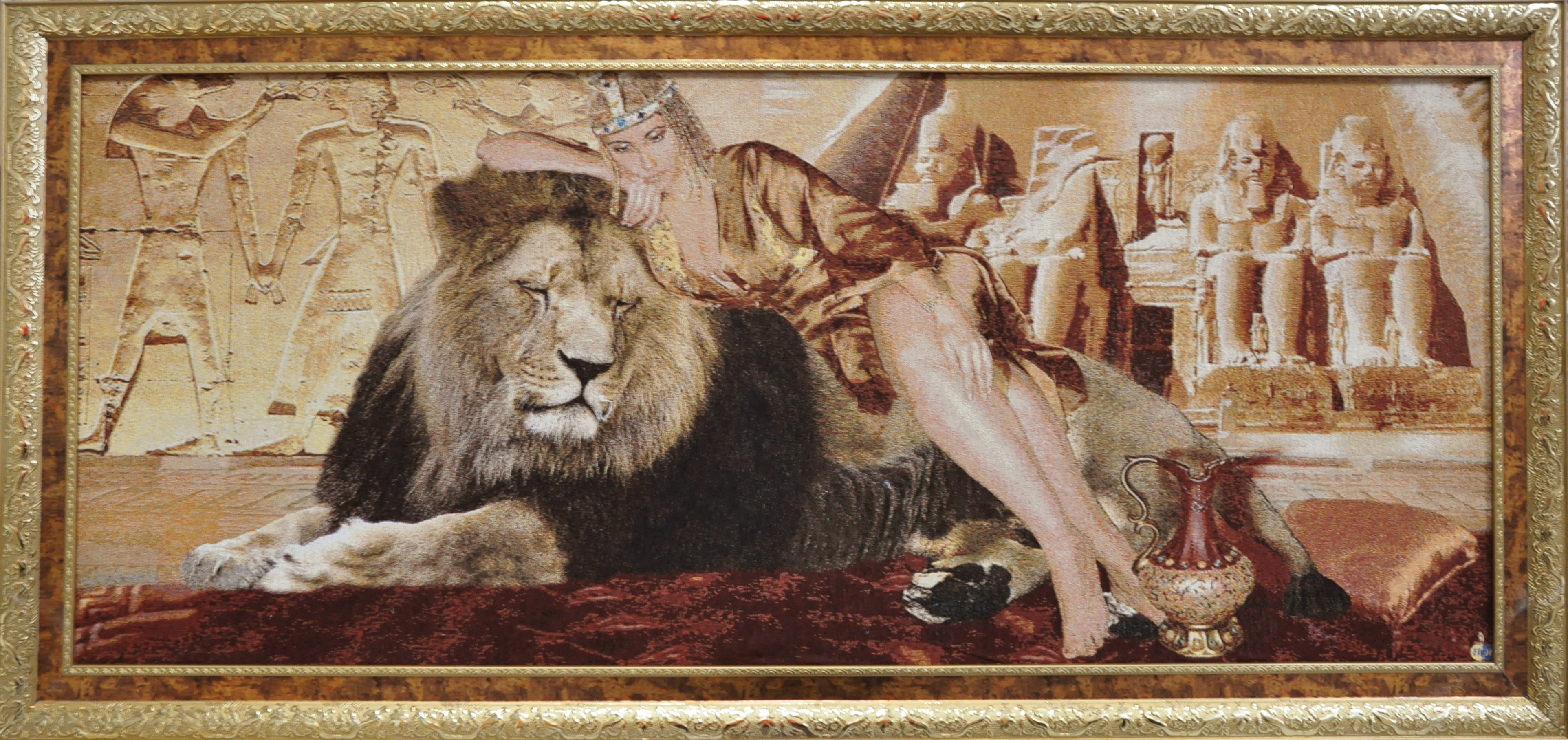 Что значит картина. Граф гобеленов Клеопатра. Гобелен царица. Гобелен в раме Египет. Панно львы гобелен.